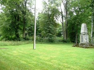 Kriegerdenkmal, Friedhof